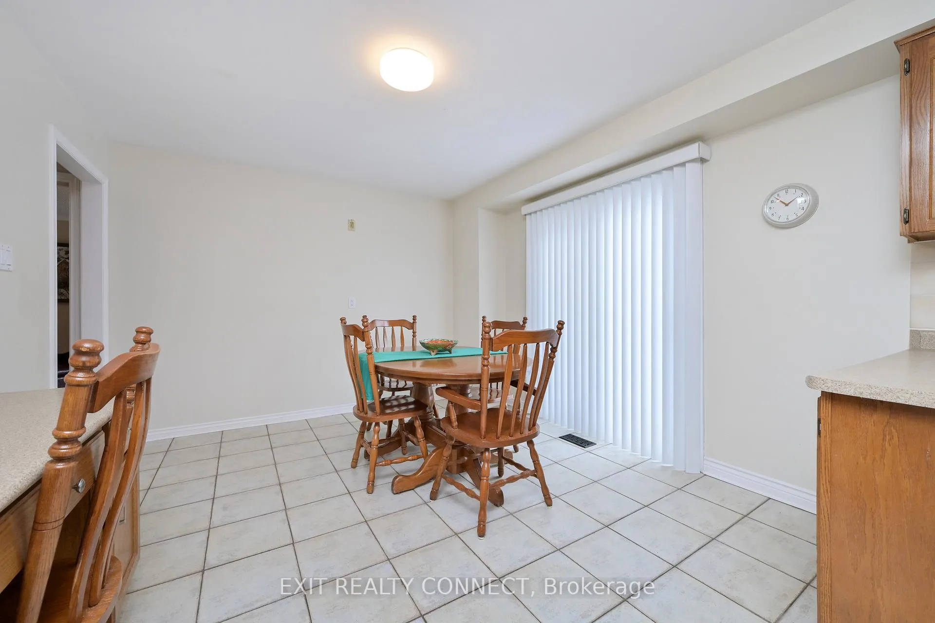 Photo 8 of 303 Forest Drive, Vaughan, West Woodbridge — HOMEH