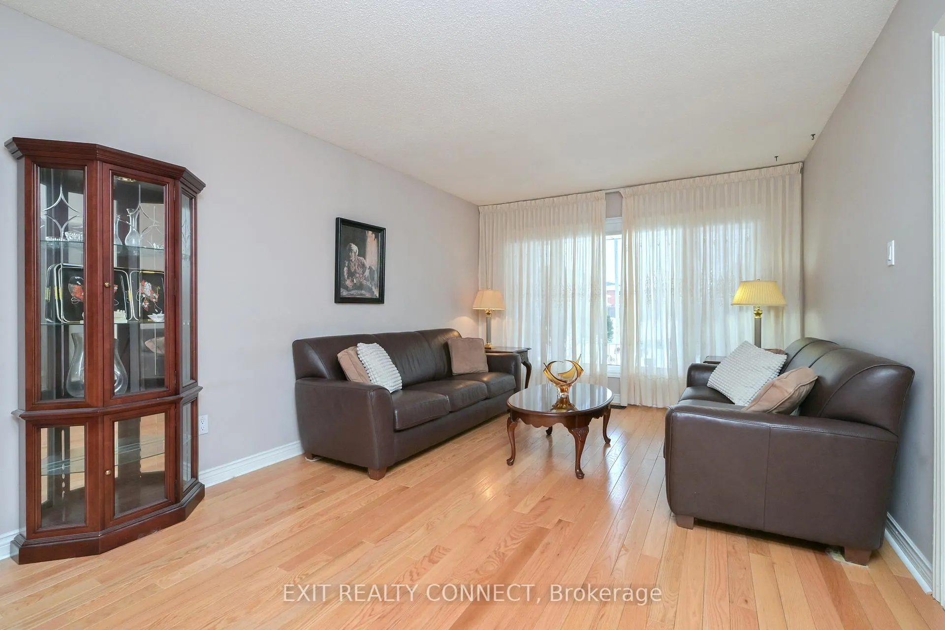 Photo 10 of 303 Forest Drive, Vaughan, West Woodbridge — HOMEH