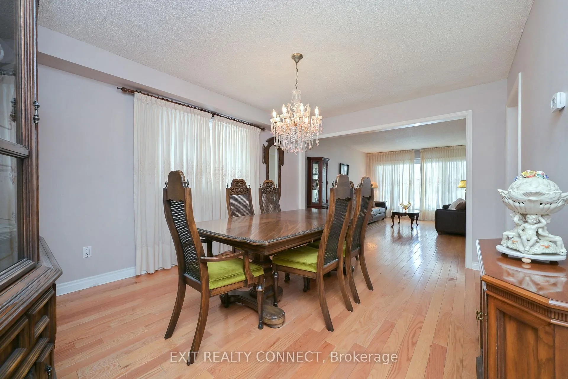 Photo 12 of 303 Forest Drive, Vaughan, West Woodbridge — HOMEH