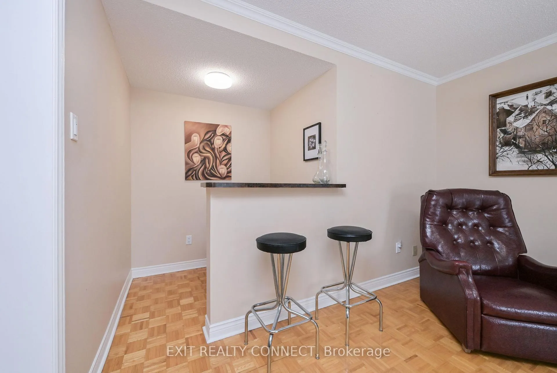 Photo 15 of 303 Forest Drive, Vaughan, West Woodbridge — HOMEH
