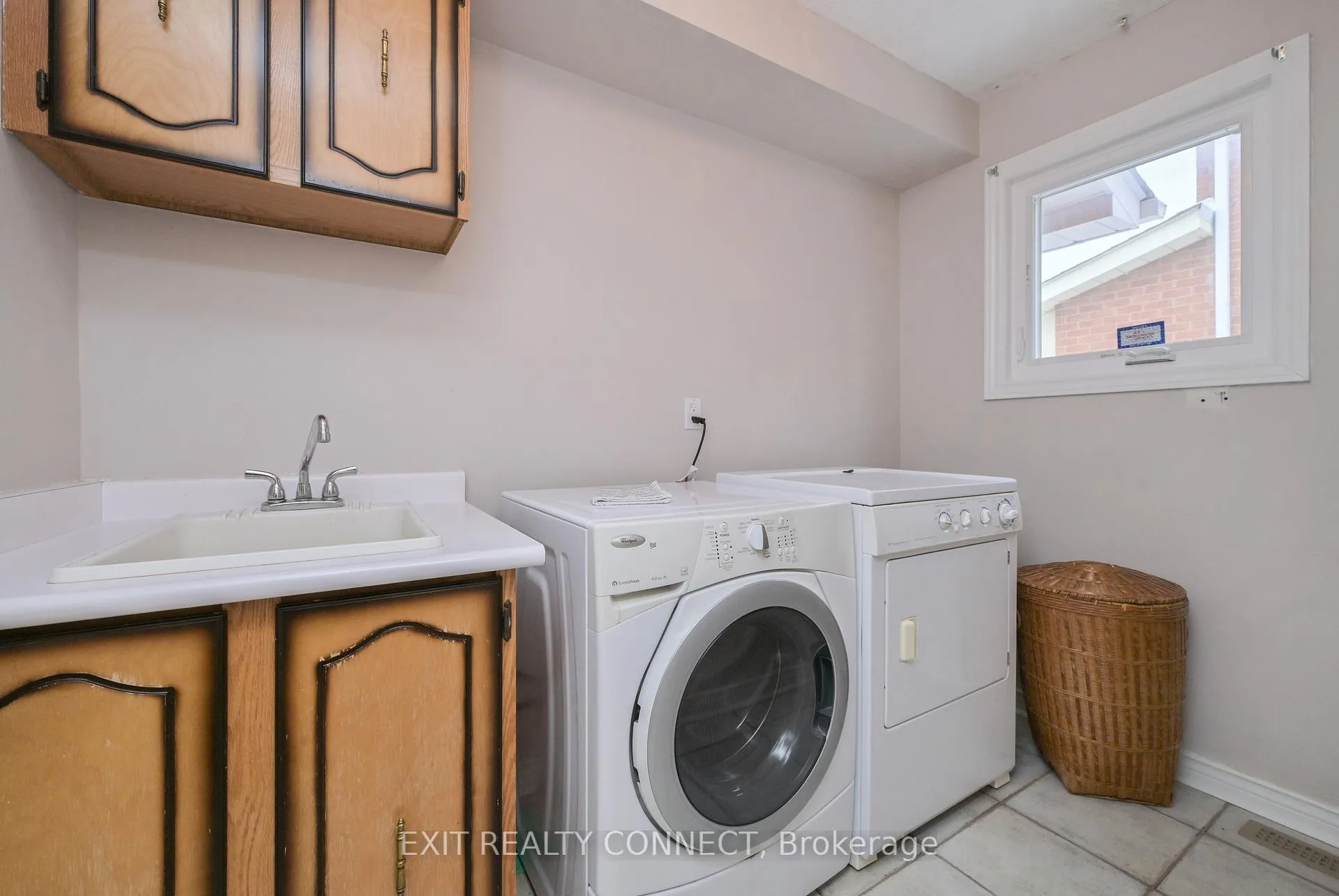 Photo 17 of 303 Forest Drive, Vaughan, West Woodbridge — HOMEH
