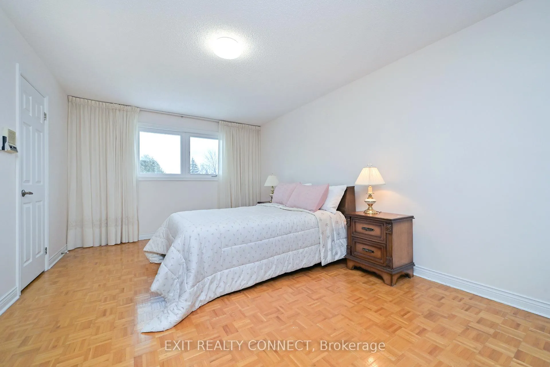 Photo 20 of 303 Forest Drive, Vaughan, West Woodbridge — HOMEH