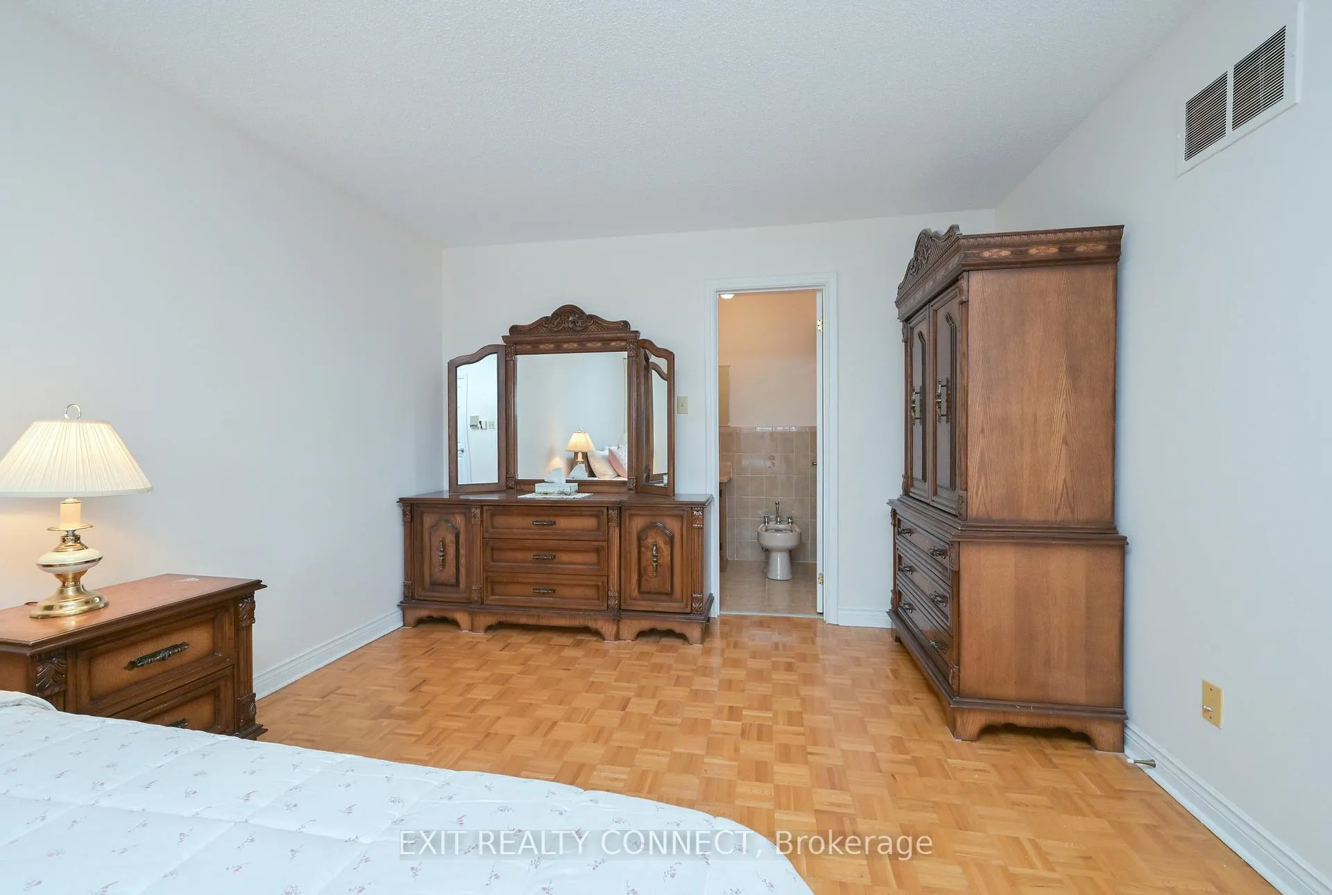 Photo 21 of 303 Forest Drive, Vaughan, West Woodbridge — HOMEH