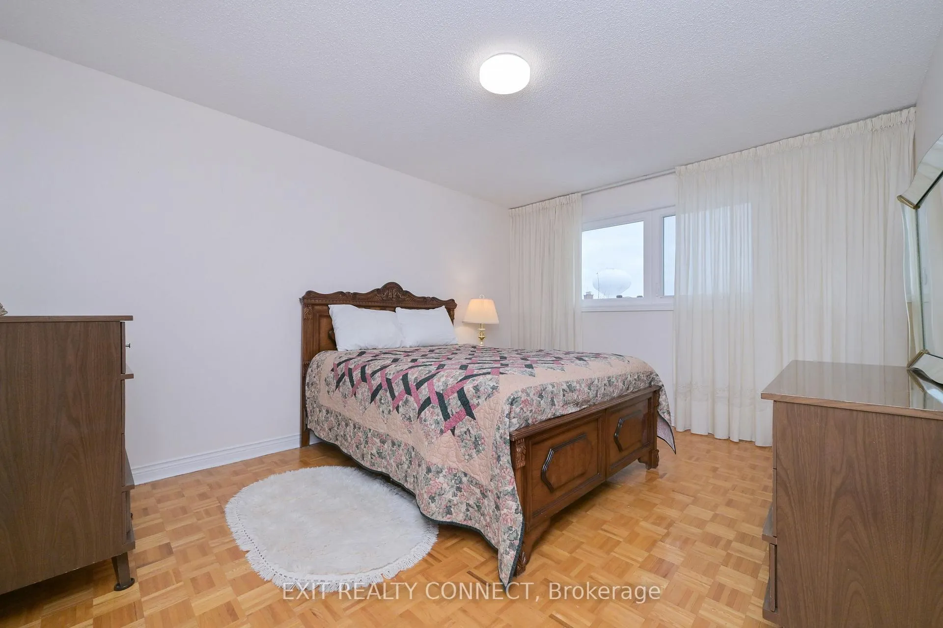 Photo 24 of 303 Forest Drive, Vaughan, West Woodbridge — HOMEH