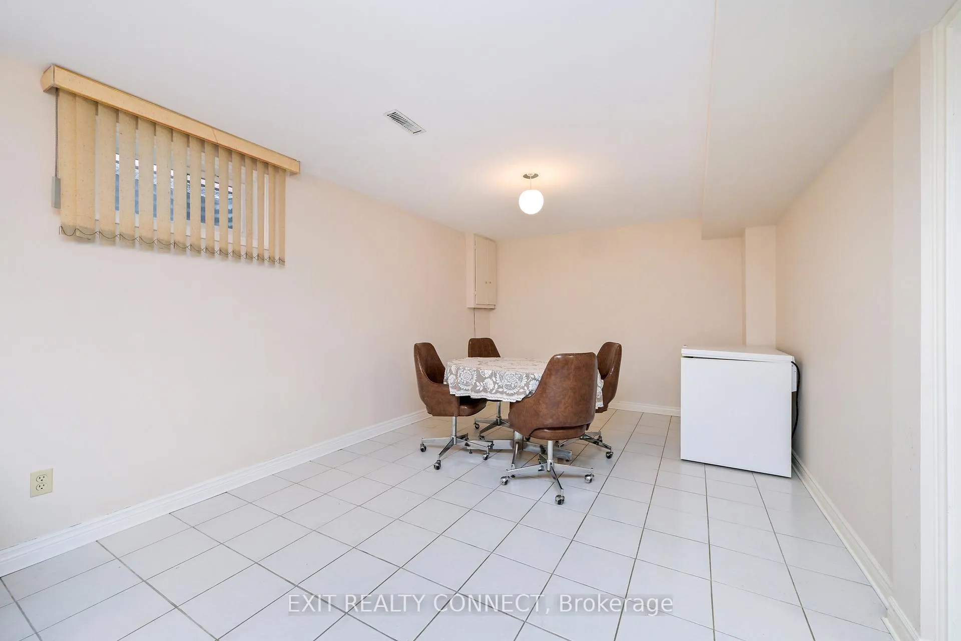 Photo 32 of 303 Forest Drive, Vaughan, West Woodbridge — HOMEH