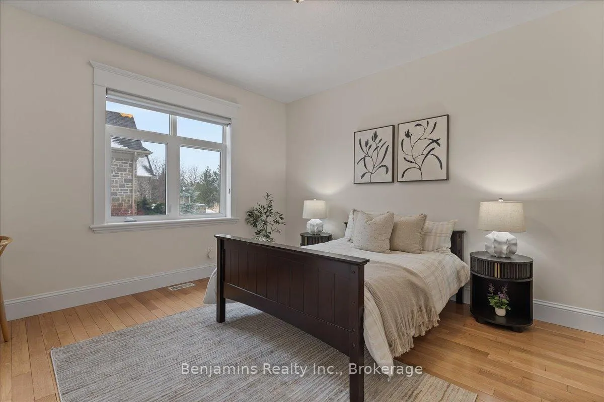 Photo 17 of 86 Canters Close, Kitchener — HOMEH