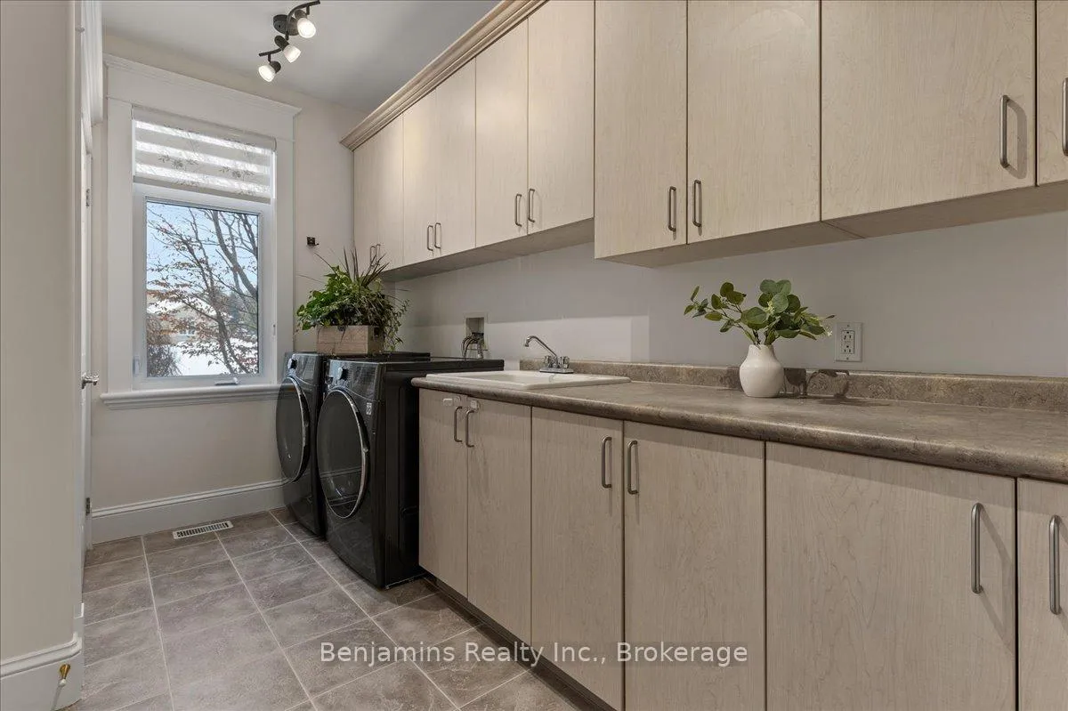 Photo 19 of 86 Canters Close, Kitchener — HOMEH