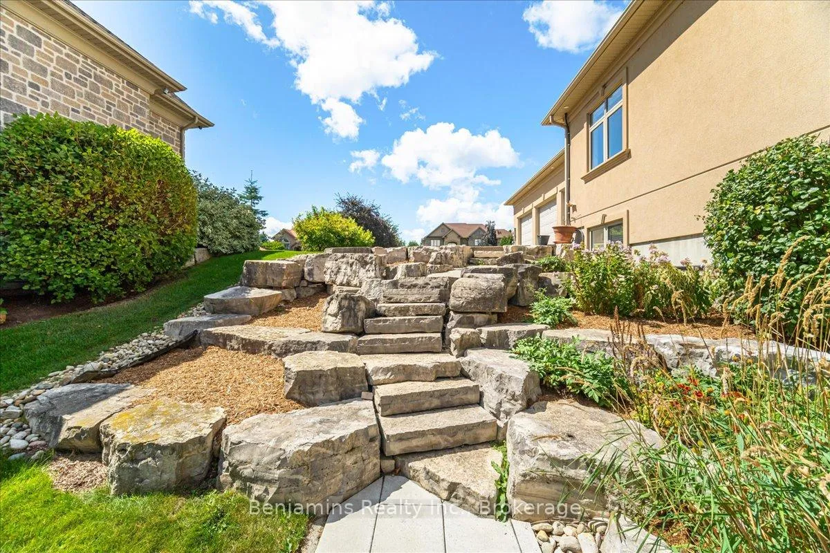 Photo 49 of 86 Canters Close, Kitchener — HOMEH