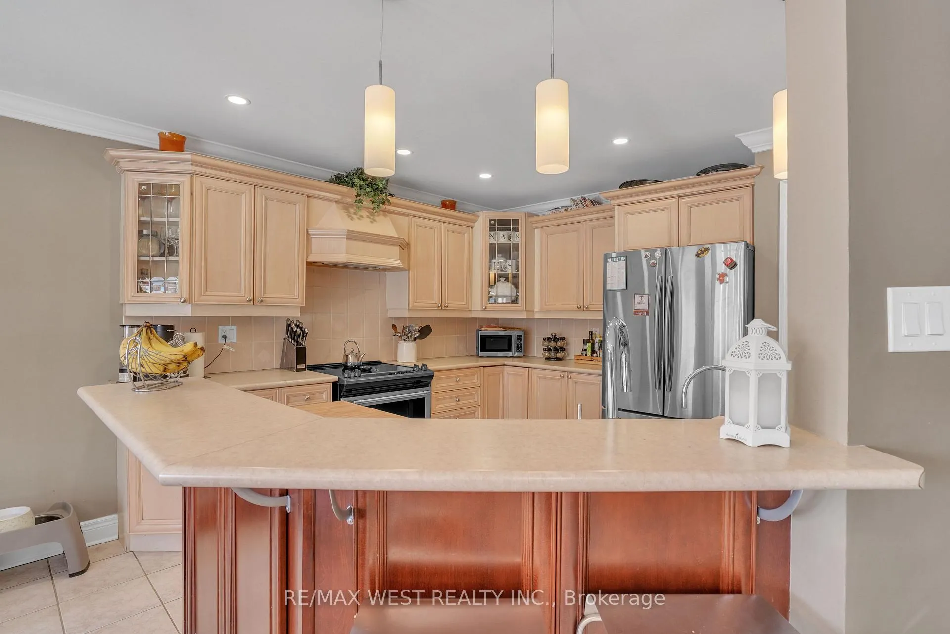 Photo 2 of 173 Prince William Way, Barrie, Innis-Shore — HOMEH