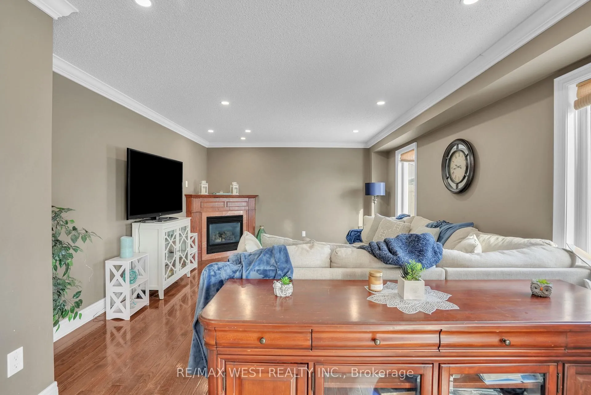 Photo 4 of 173 Prince William Way, Barrie, Innis-Shore — HOMEH