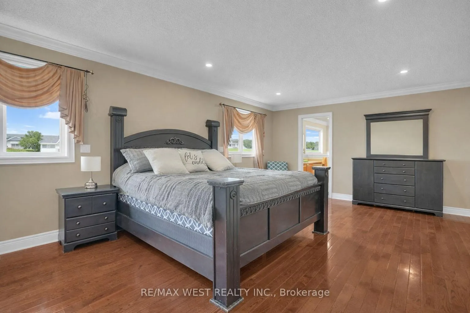 Photo 5 of 173 Prince William Way, Barrie, Innis-Shore — HOMEH