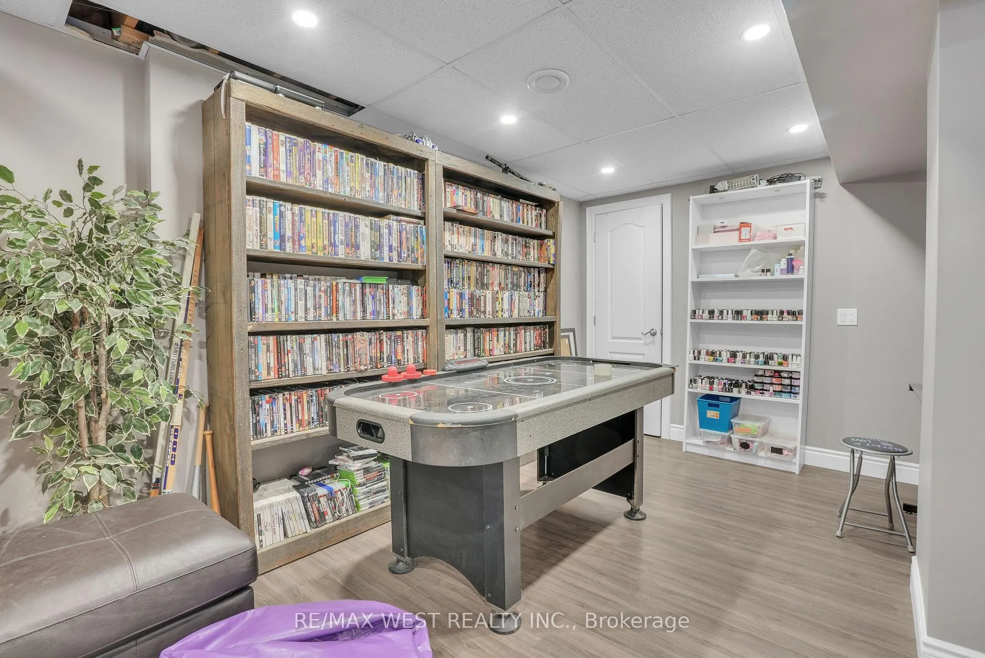 Photo 12 of 173 Prince William Way, Barrie, Innis-Shore — HOMEH