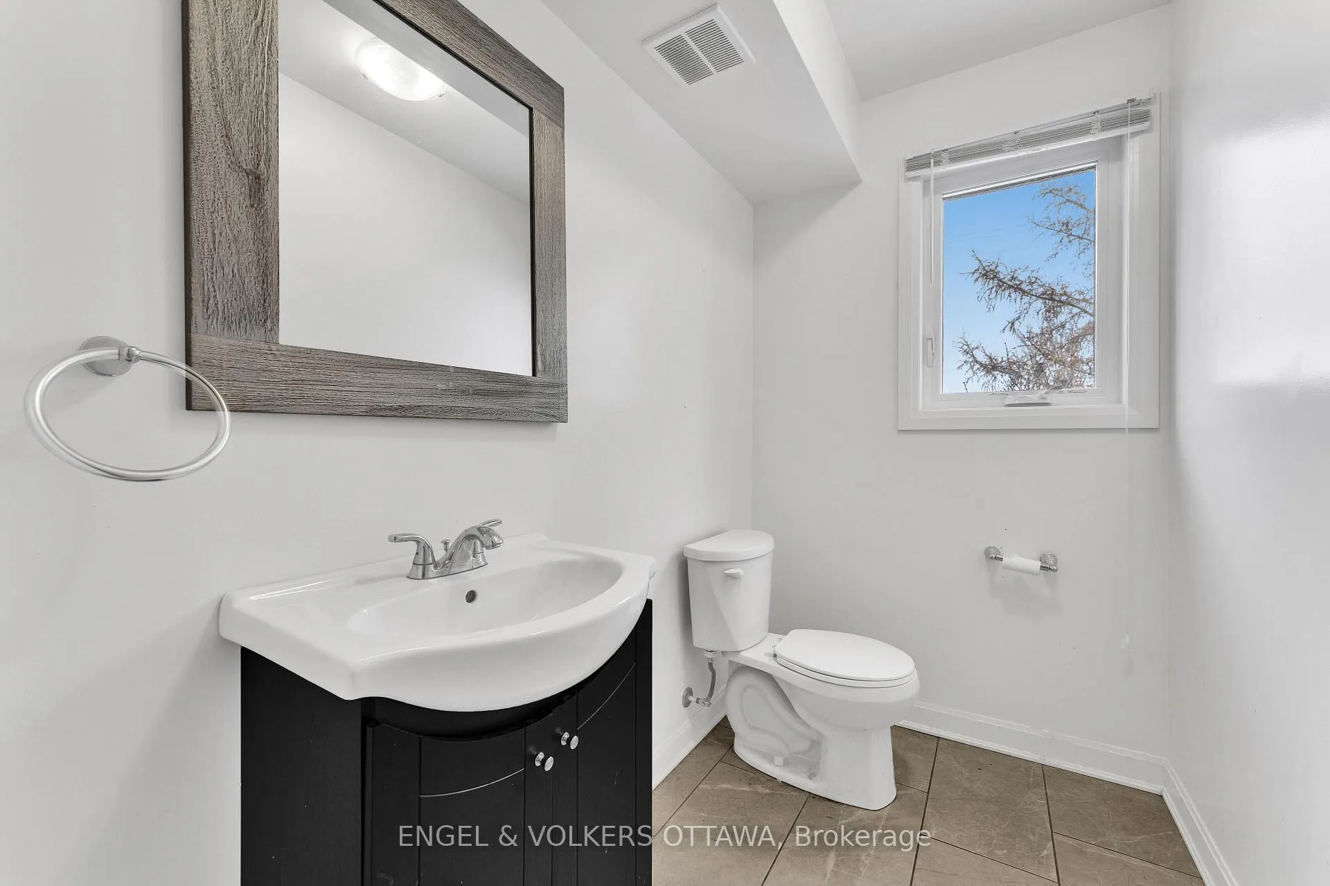 Photo 3 of Unit 2, 52 Ontario Street, Ottawa, Overbrook — HOMEH