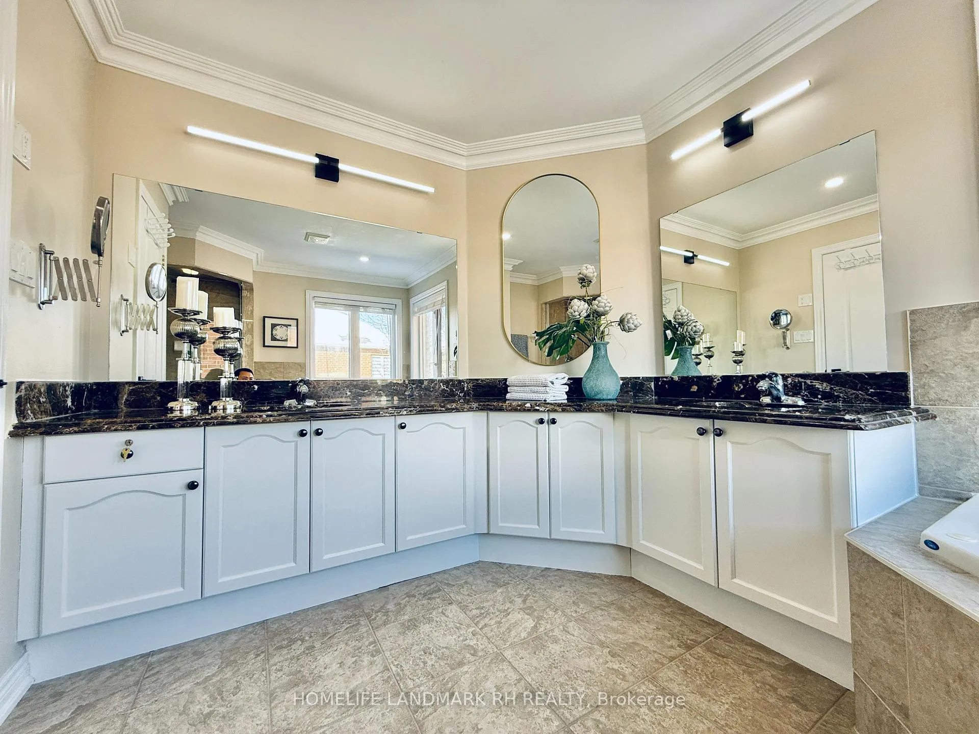Photo 10 of 26 Jacobi Court, Vaughan, Patterson — HOMEH