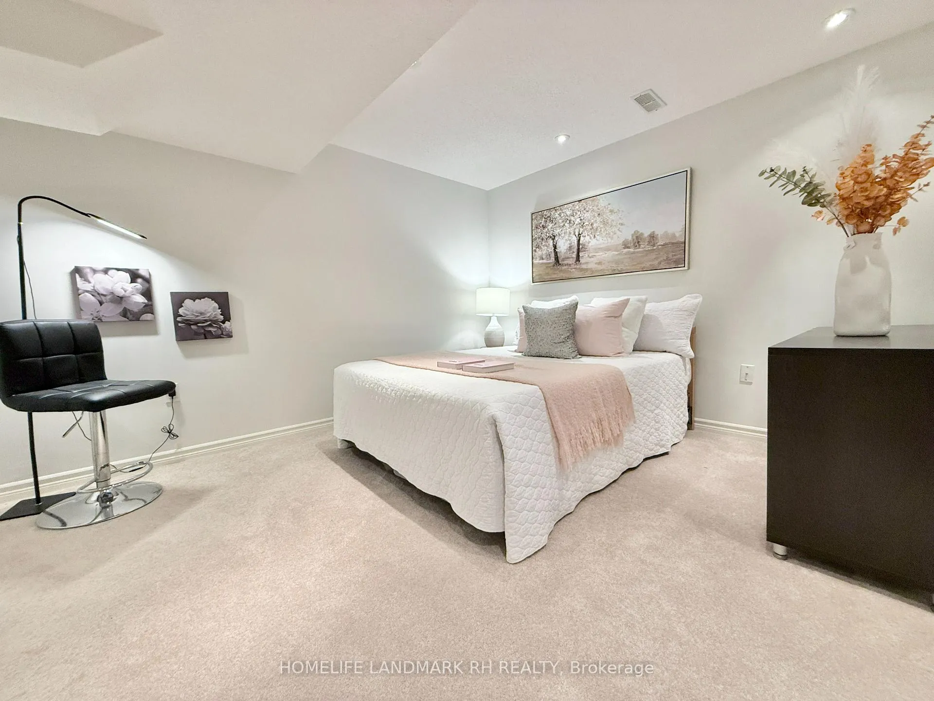 Photo 22 of 26 Jacobi Court, Vaughan, Patterson — HOMEH