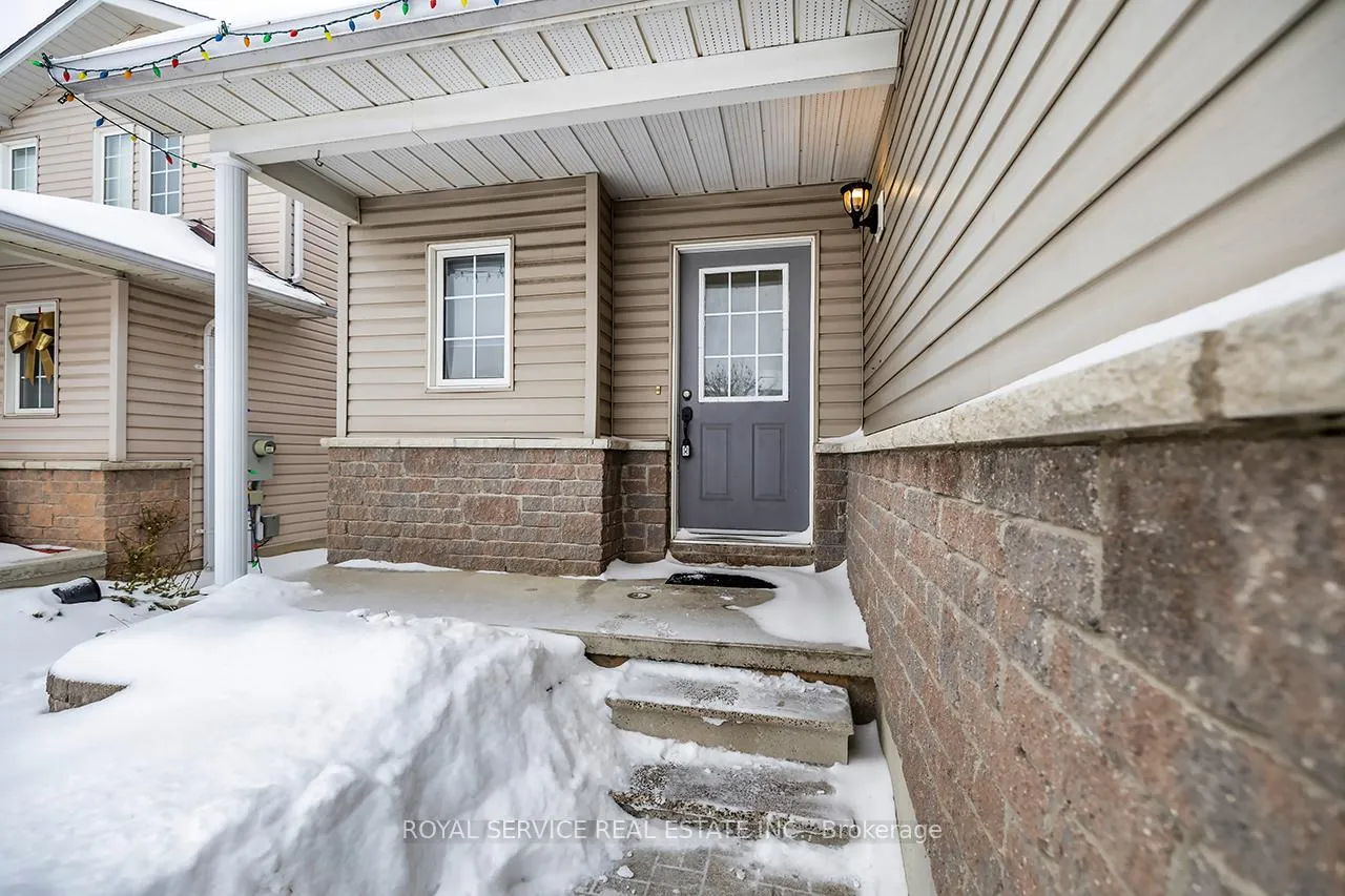 Photo 3 of 19 Brooking Street, Clarington, Bowmanville — HOMEH