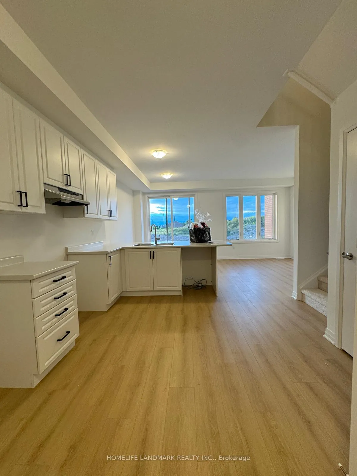 Photo 7 of 75 Sagewood Avenue, Barrie, Rural Barrie Southeast — HOMEH