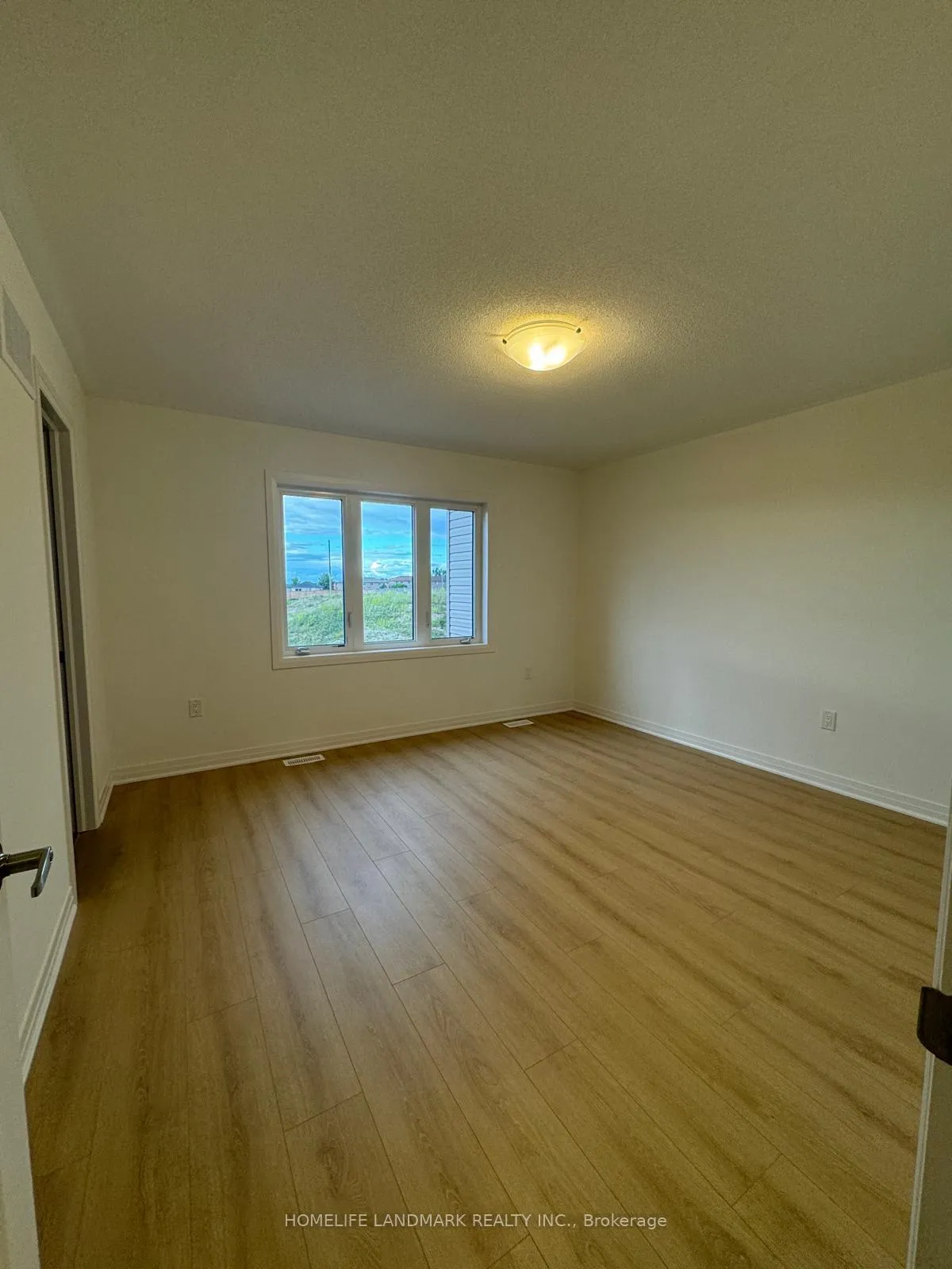 Photo 10 of 75 Sagewood Avenue, Barrie, Rural Barrie Southeast — HOMEH