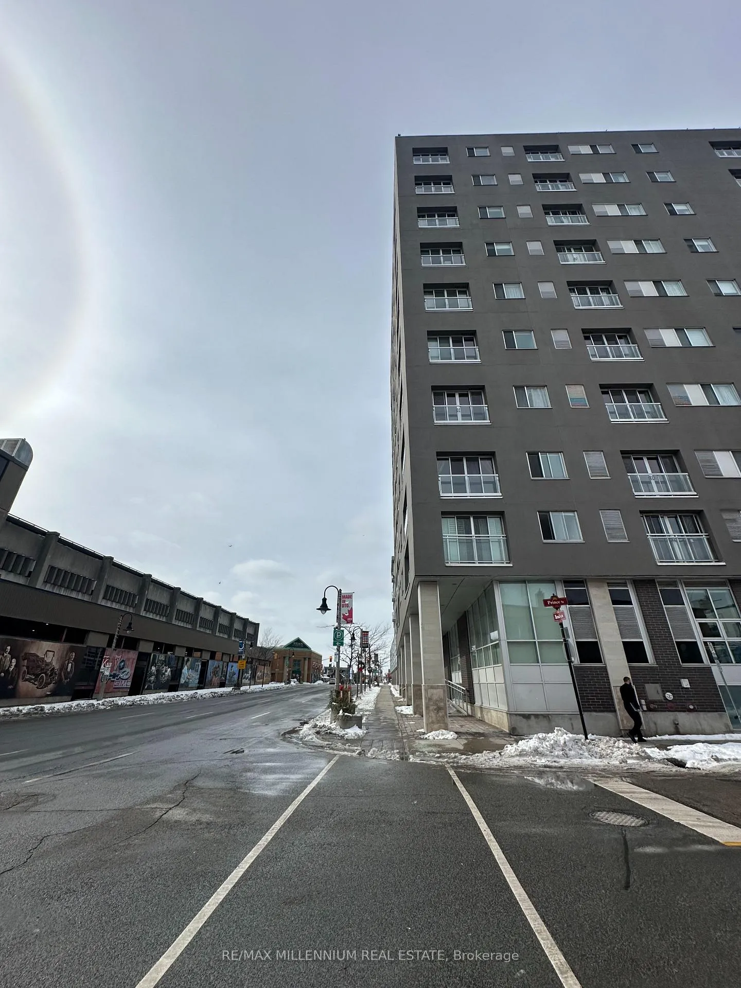 Front of Unit 904, 44 Bond Street W