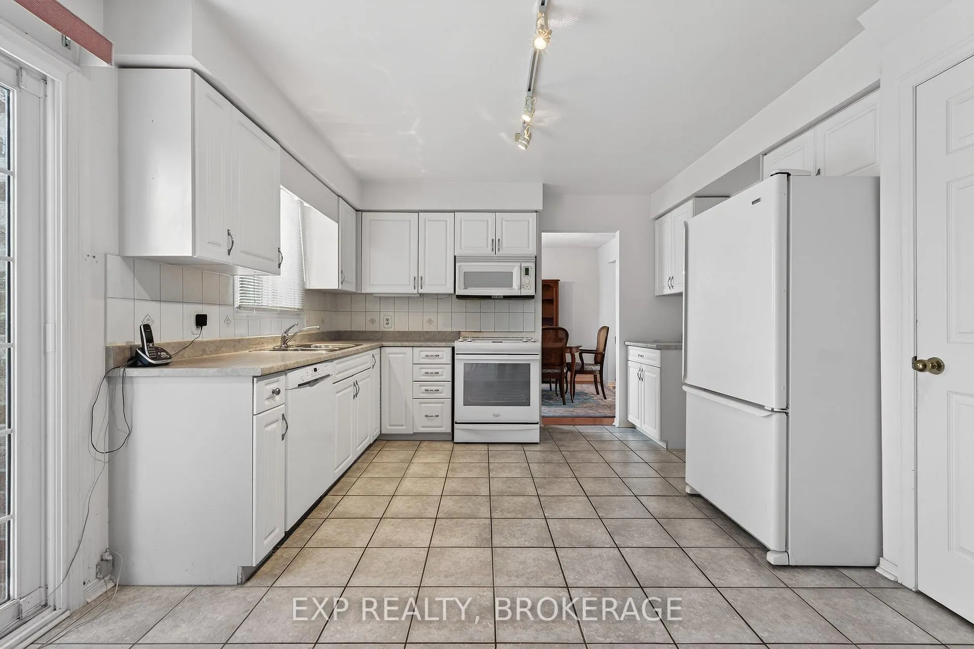 Photo 12 of 59 Chartwell Crescent, Kingston, Kingston East (Incl Barret Crt) — HOMEH