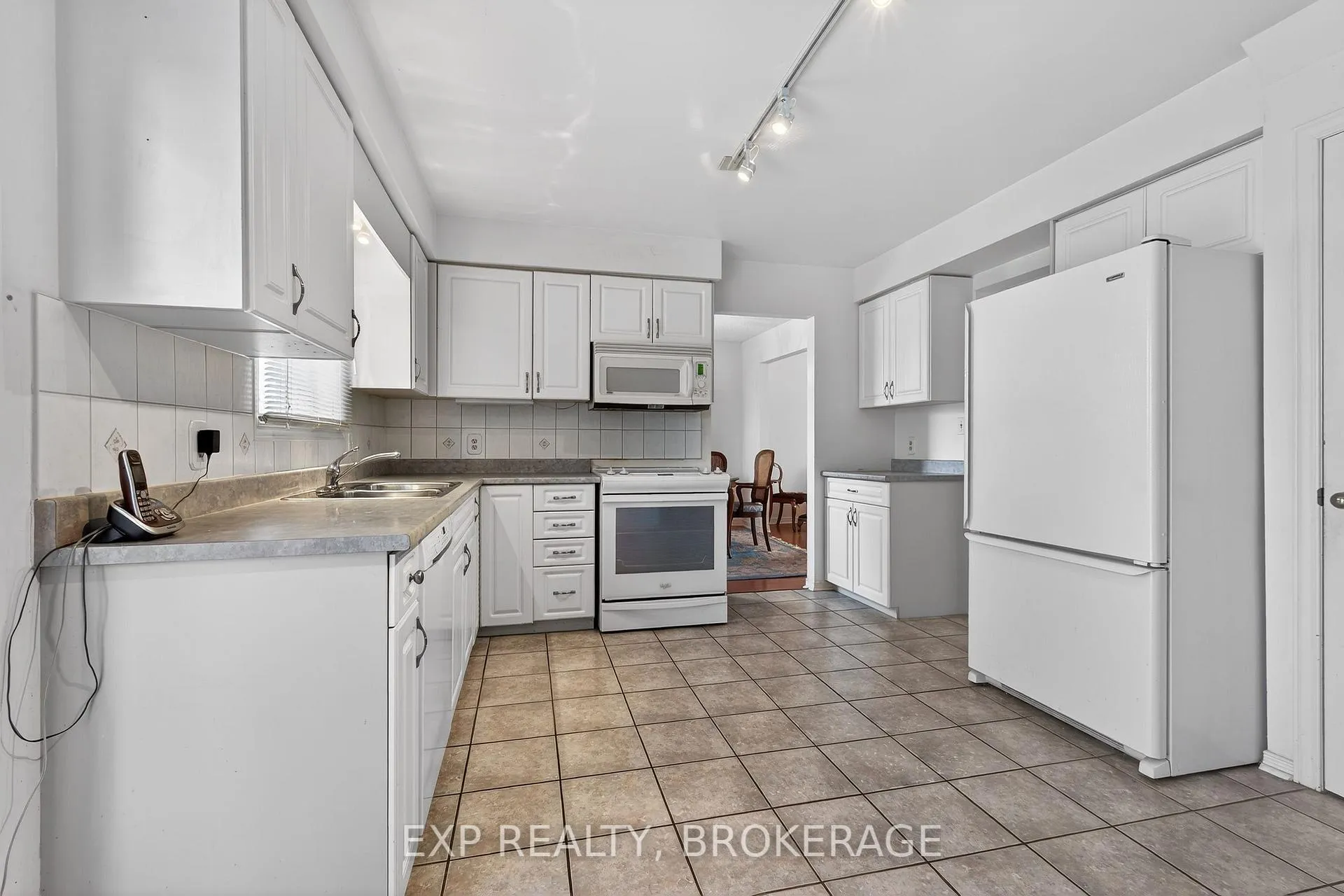Photo 13 of 59 Chartwell Crescent, Kingston, Kingston East (Incl Barret Crt) — HOMEH