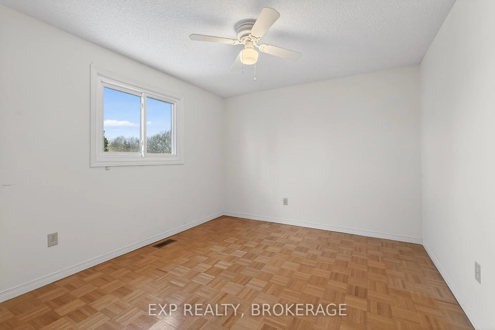 Photo 20 of 59 Chartwell Crescent, Kingston, Kingston East (Incl Barret Crt) — HOMEH