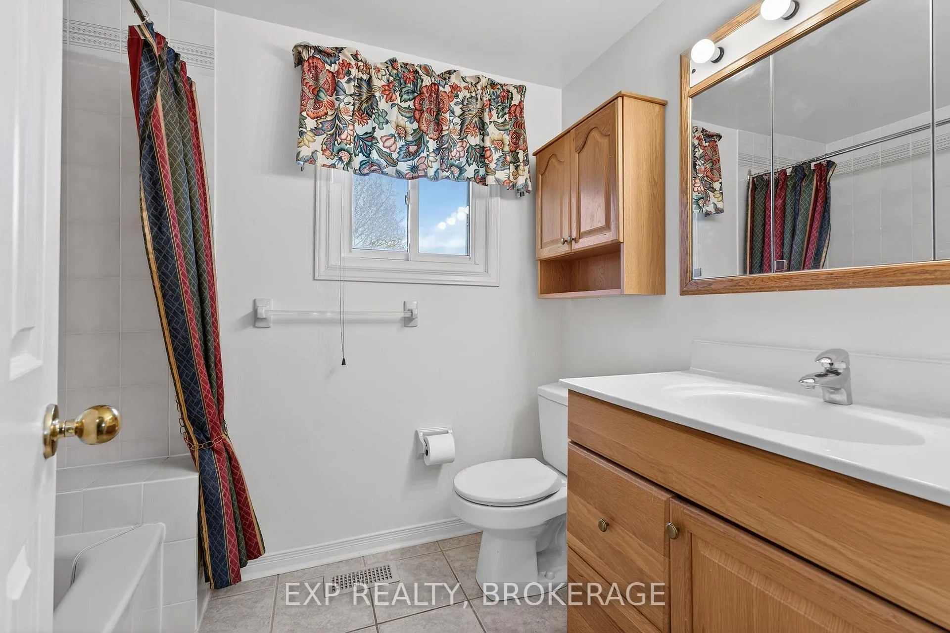 Photo 25 of 59 Chartwell Crescent, Kingston, Kingston East (Incl Barret Crt) — HOMEH