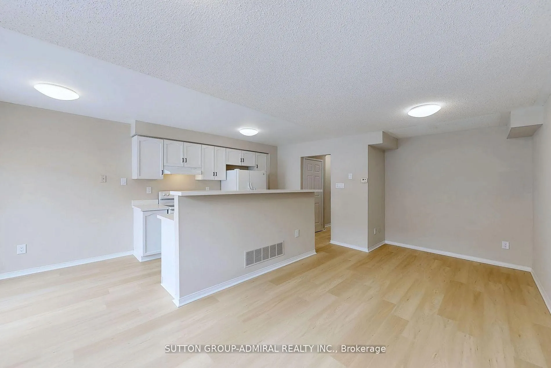 Photo 5 of 32 Kelso Crescent, Vaughan, Maple — HOMEH
