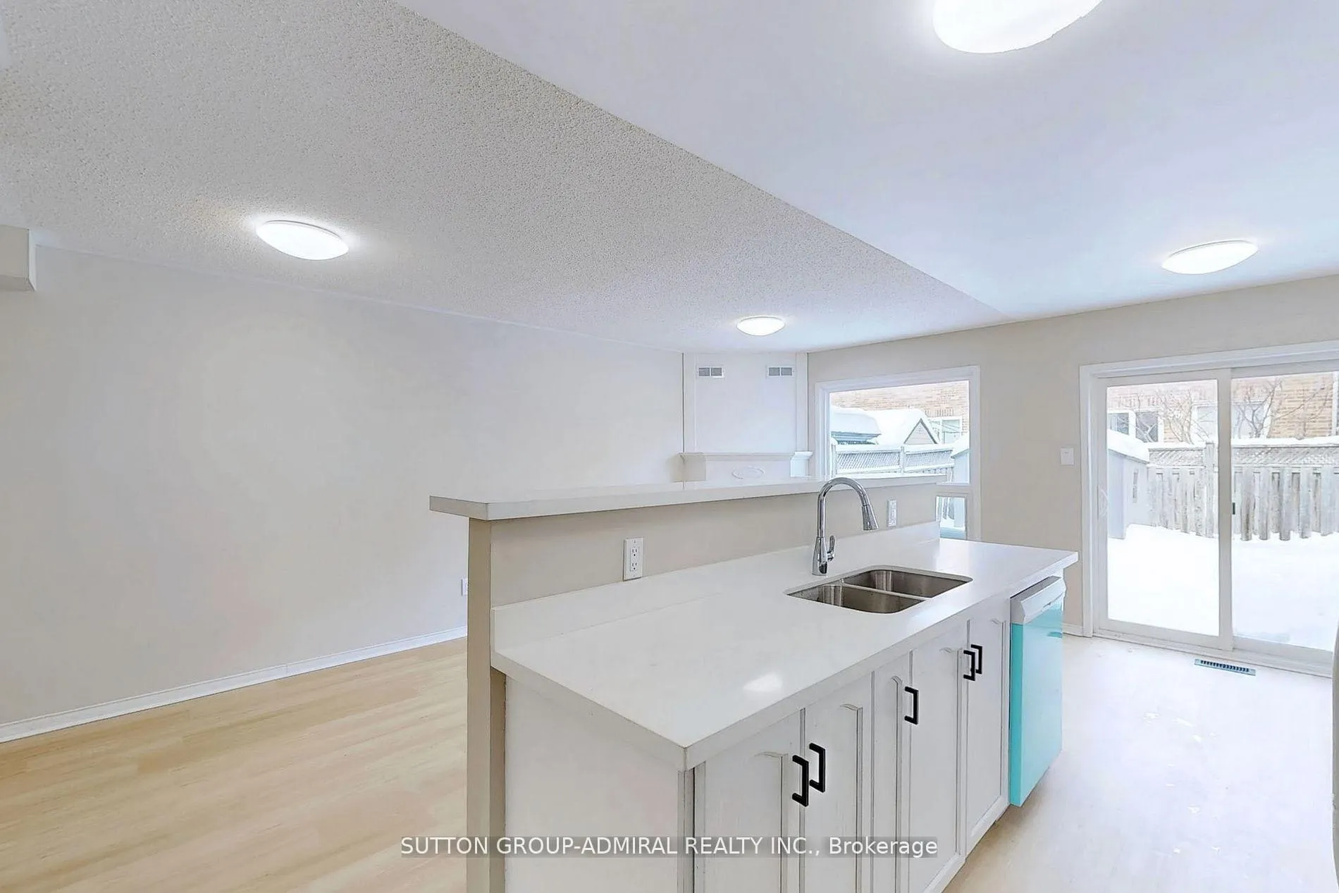 Photo 8 of 32 Kelso Crescent, Vaughan, Maple — HOMEH