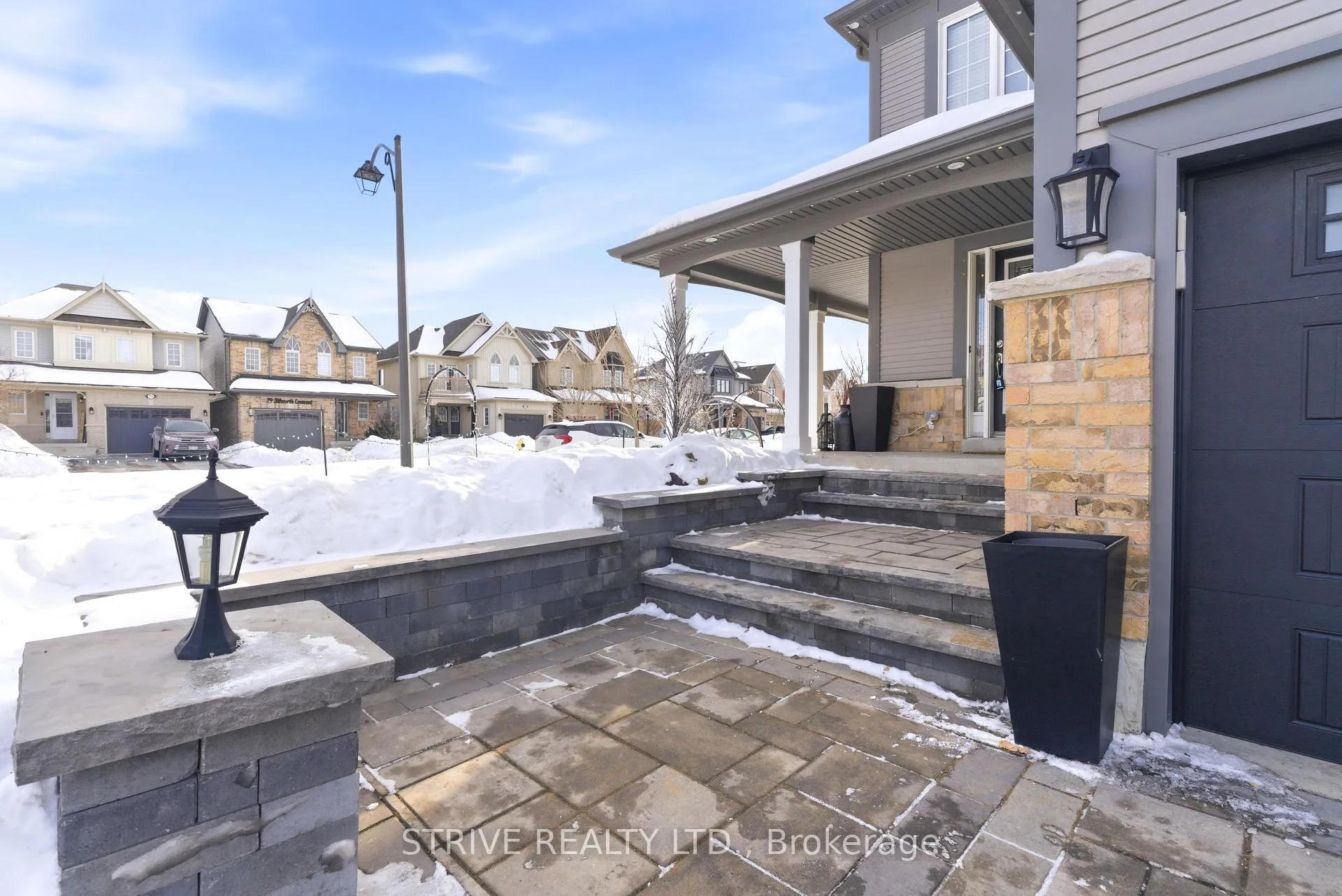Photo 4 of 54 Allworth Crescent, Clarington, Bowmanville — HOMEH