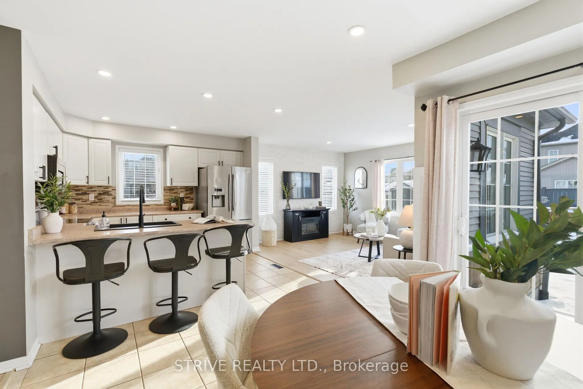 Photo 13 of 54 Allworth Crescent, Clarington, Bowmanville — HOMEH