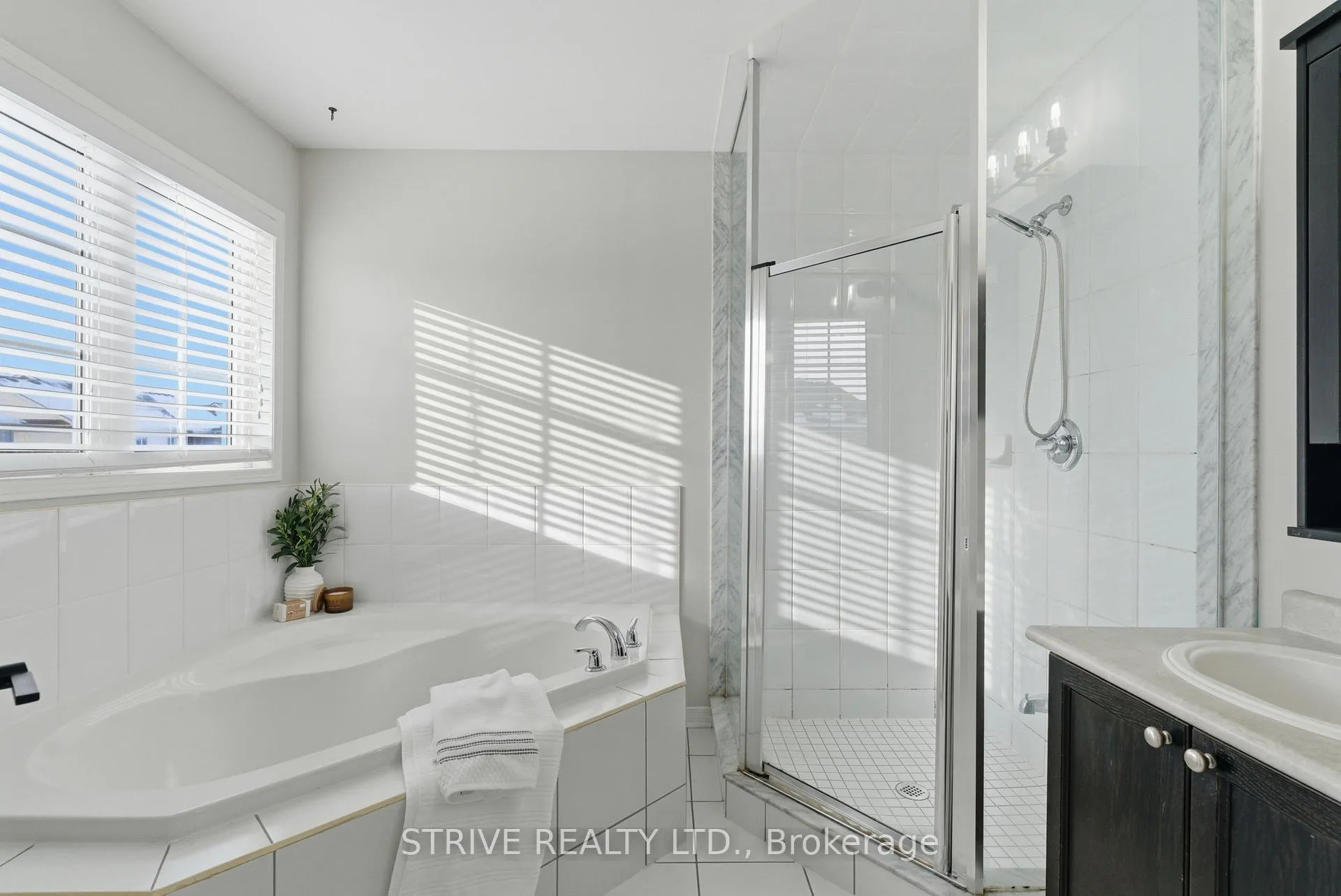 Photo 23 of 54 Allworth Crescent, Clarington, Bowmanville — HOMEH