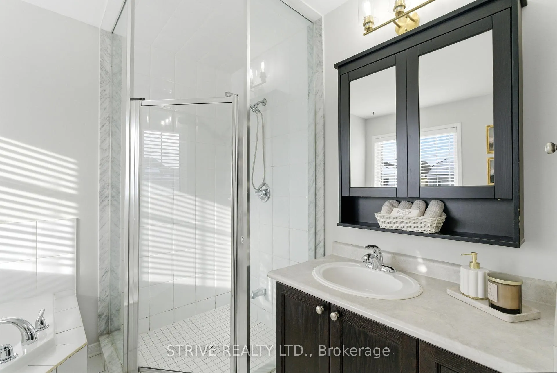Photo 24 of 54 Allworth Crescent, Clarington, Bowmanville — HOMEH