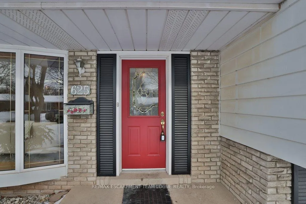 Photo 4 of 625 Ronald Drive, Burlington, Roseland — HOMEH