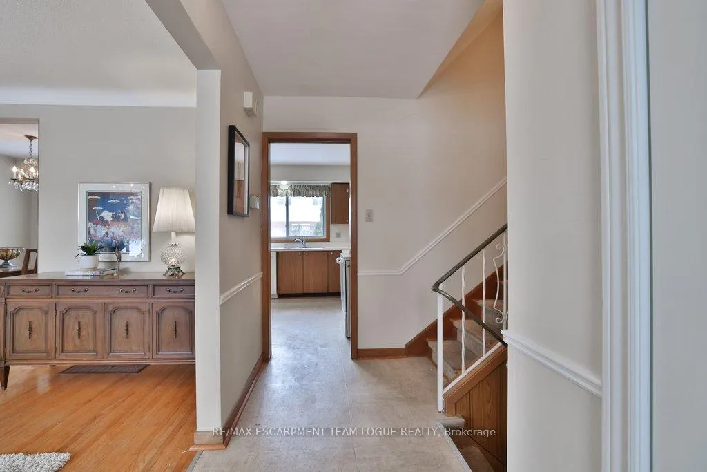 Photo 5 of 625 Ronald Drive, Burlington, Roseland — HOMEH