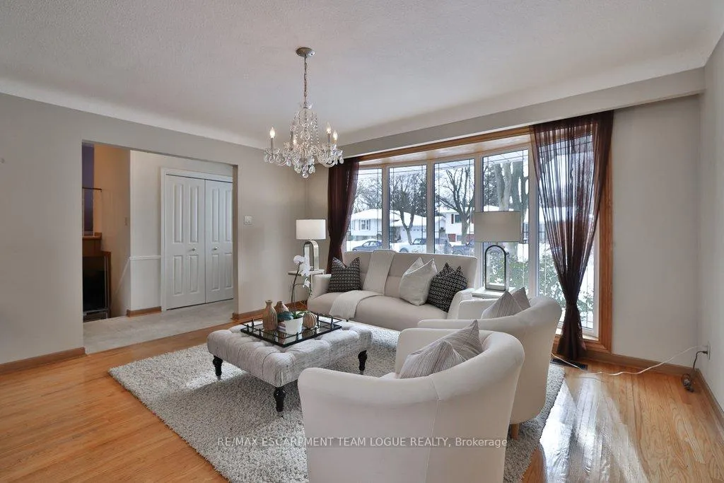 Photo 8 of 625 Ronald Drive, Burlington, Roseland — HOMEH