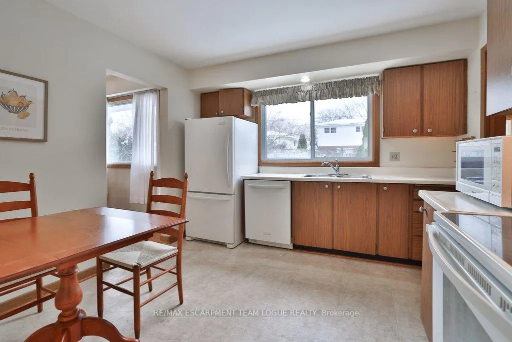 Photo 13 of 625 Ronald Drive, Burlington, Roseland — HOMEH