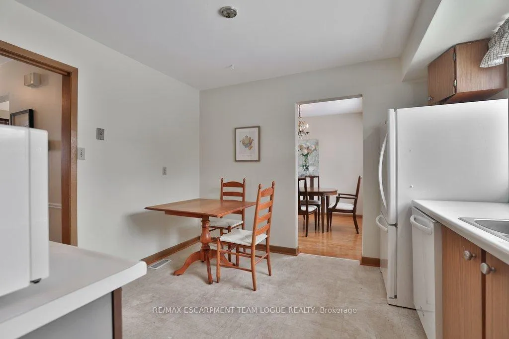 Photo 14 of 625 Ronald Drive, Burlington, Roseland — HOMEH