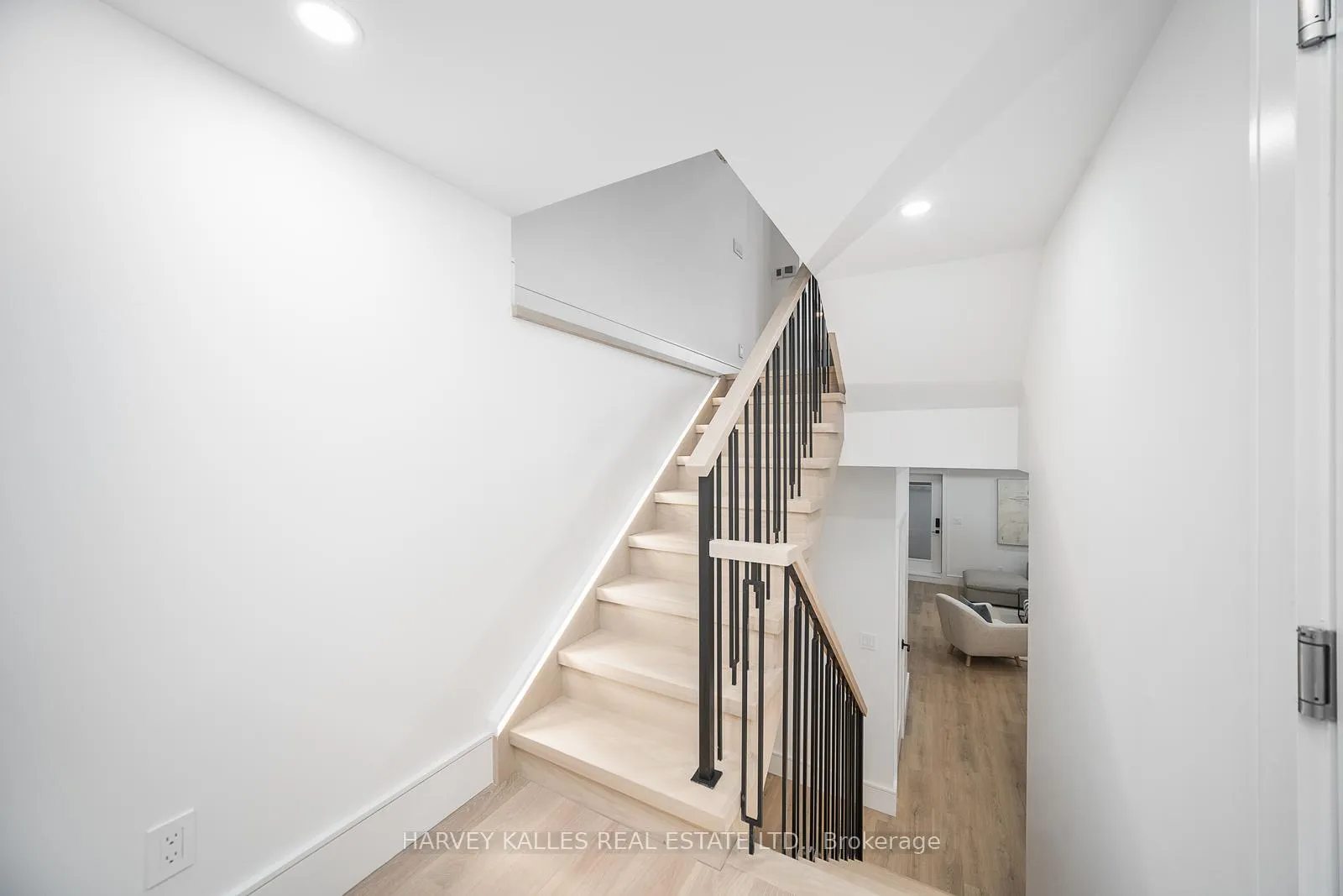 Photo 30 of 67 Lesmount Avenue, Toronto, East York — HOMEH