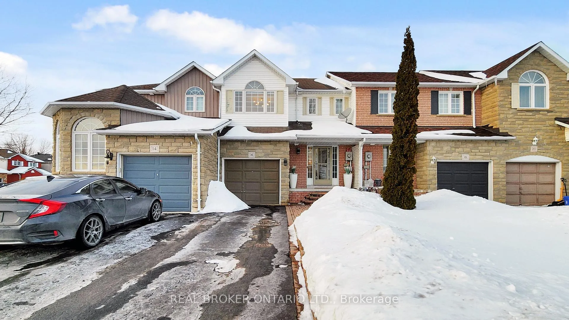 Photo 1 of 16 Wade Square, Clarington, Courtice — HOMEH
