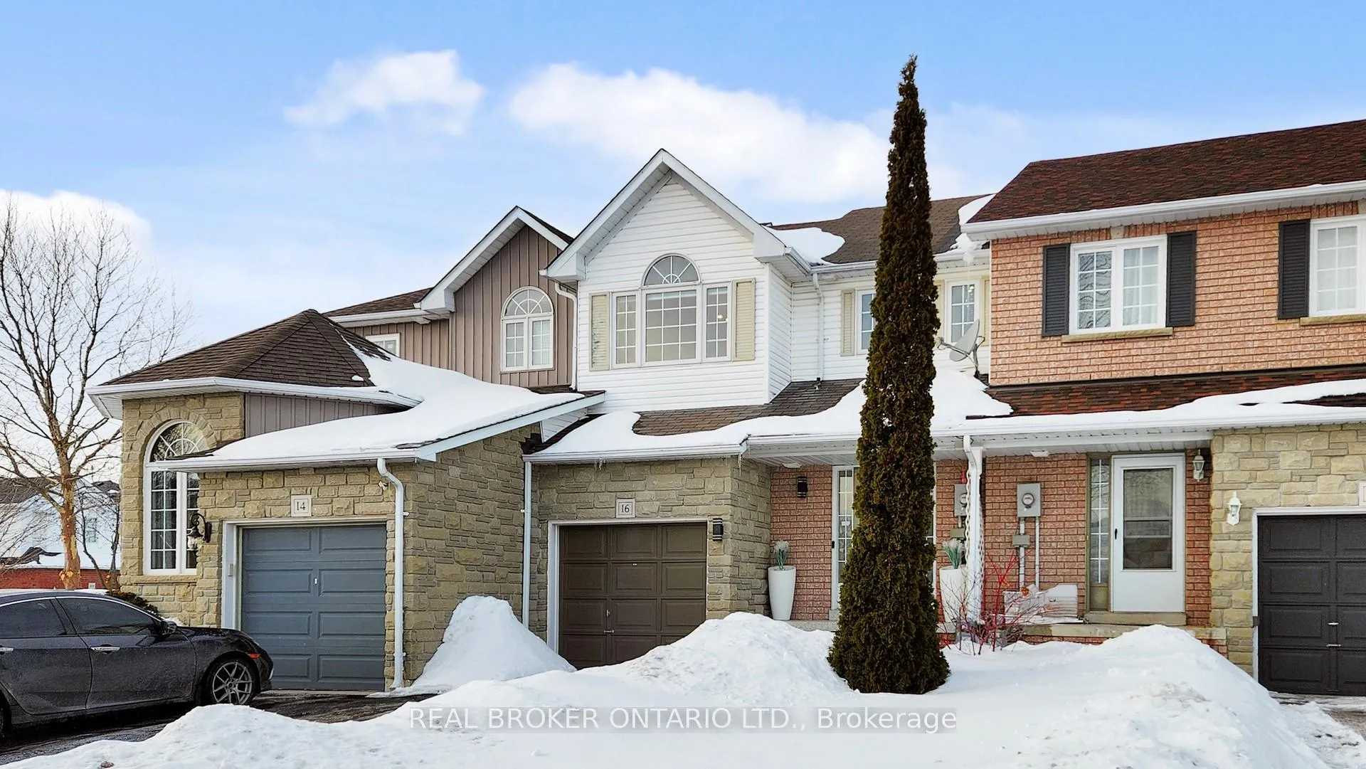 Photo 2 of 16 Wade Square, Clarington, Courtice — HOMEH