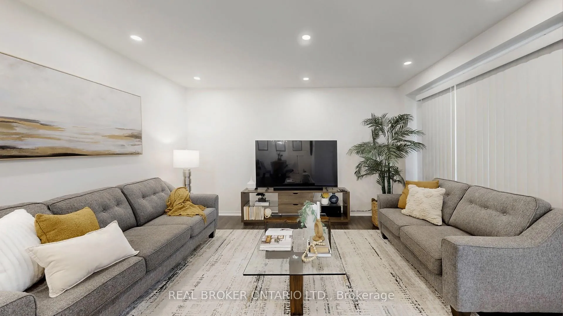 Photo 4 of 16 Wade Square, Clarington, Courtice — HOMEH