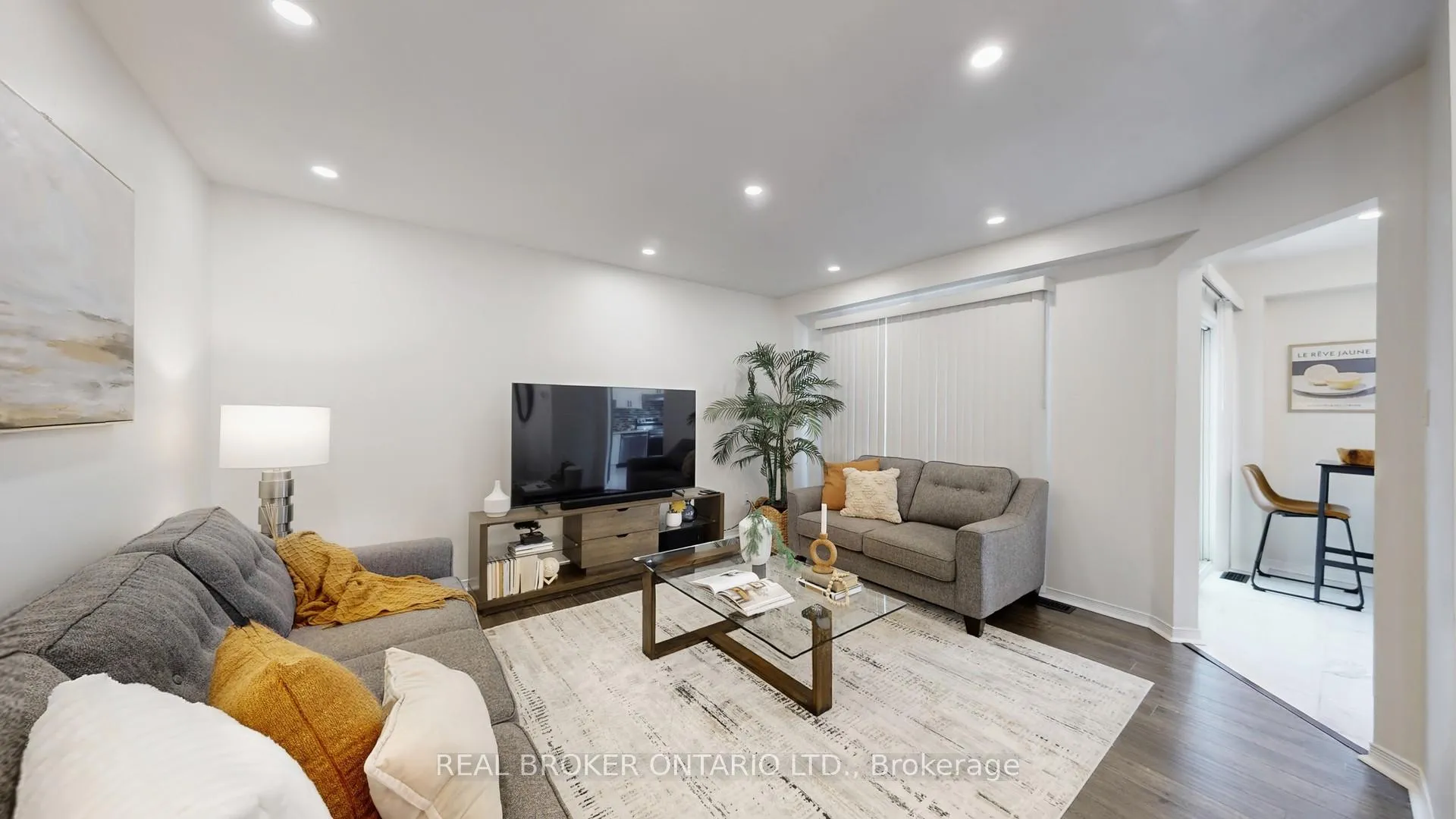 Photo 5 of 16 Wade Square, Clarington, Courtice — HOMEH