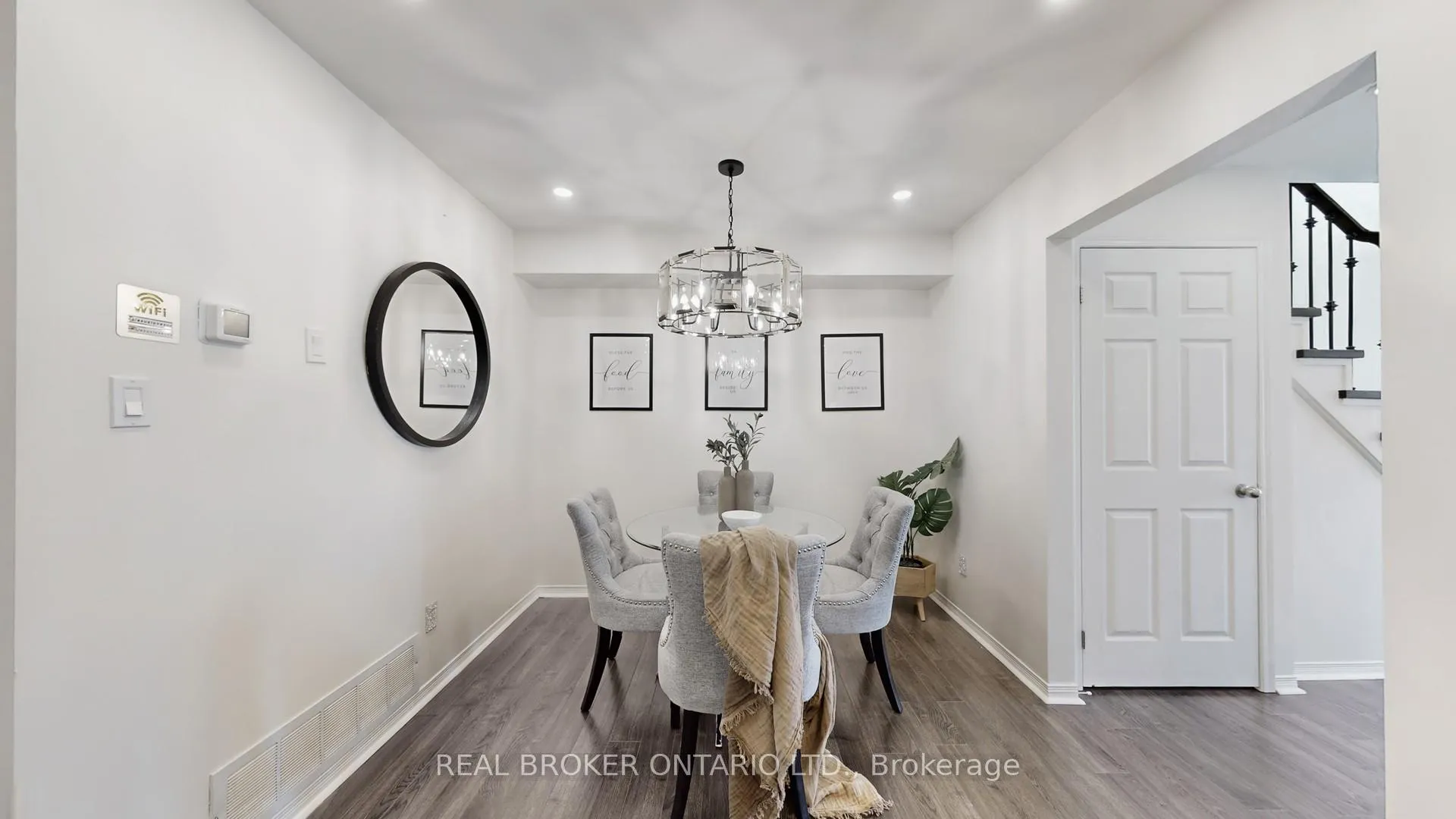 Photo 9 of 16 Wade Square, Clarington, Courtice — HOMEH