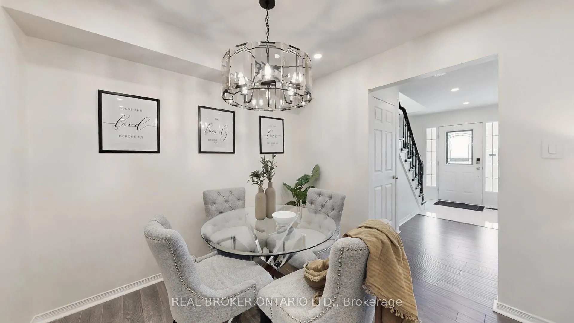 Photo 10 of 16 Wade Square, Clarington, Courtice — HOMEH