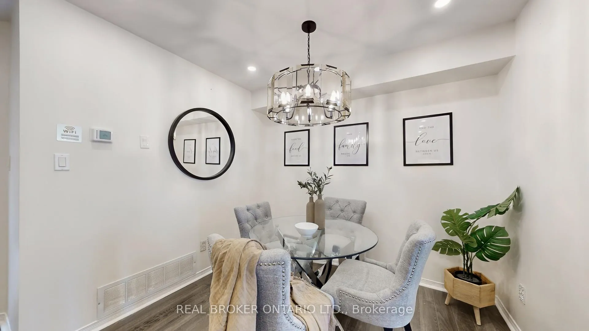 Photo 11 of 16 Wade Square, Clarington, Courtice — HOMEH
