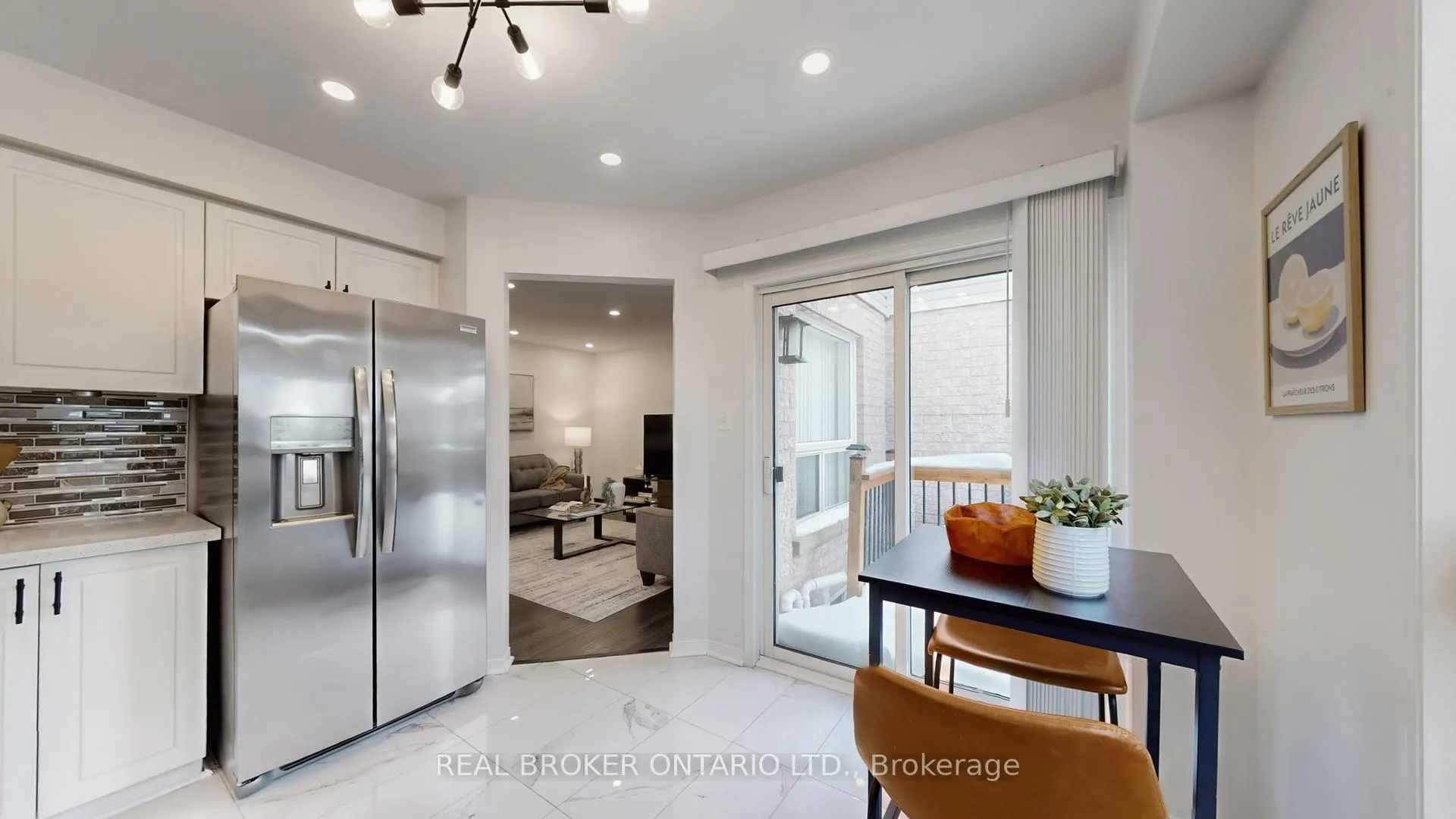 Photo 14 of 16 Wade Square, Clarington, Courtice — HOMEH