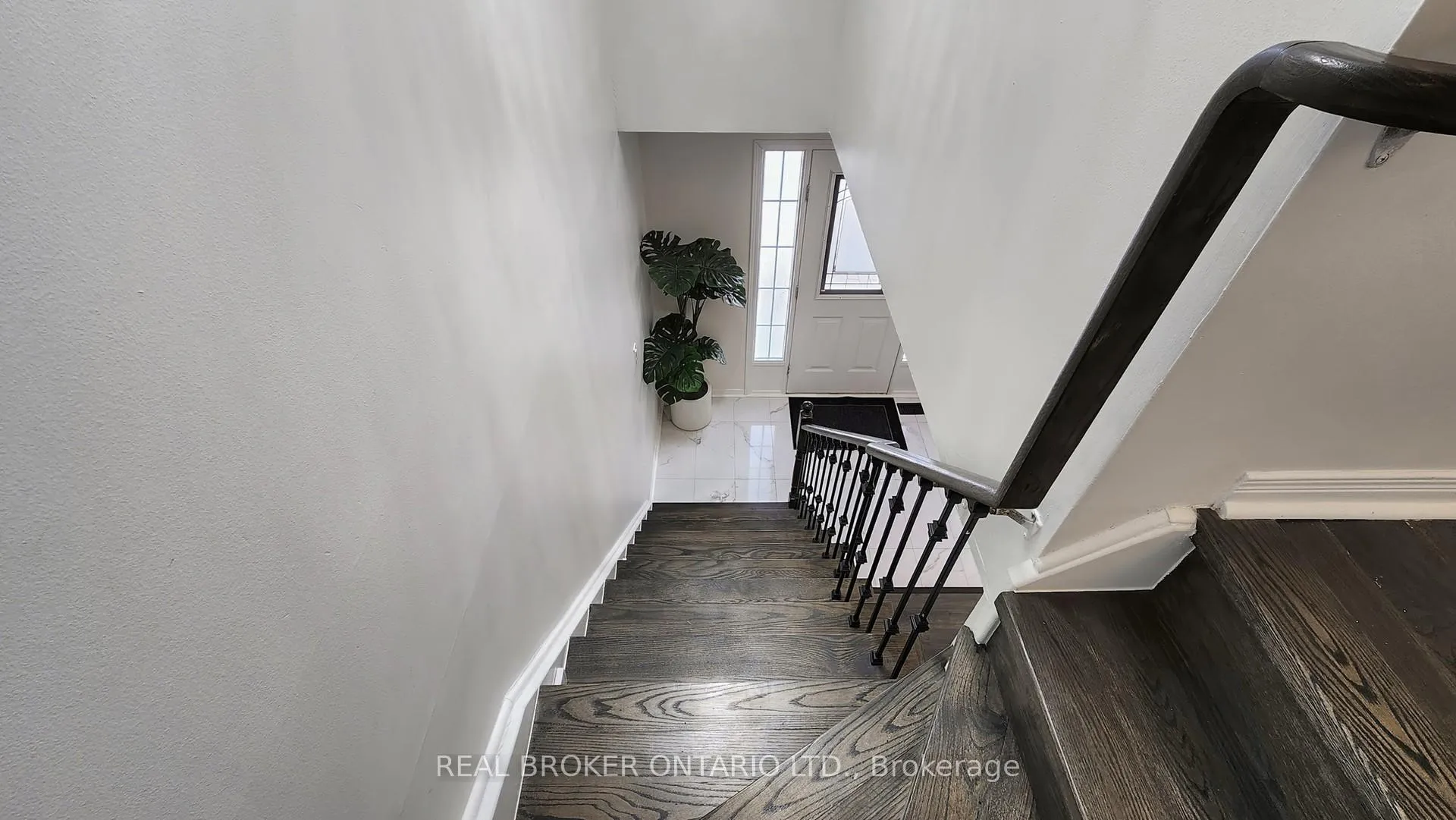 Photo 19 of 16 Wade Square, Clarington, Courtice — HOMEH