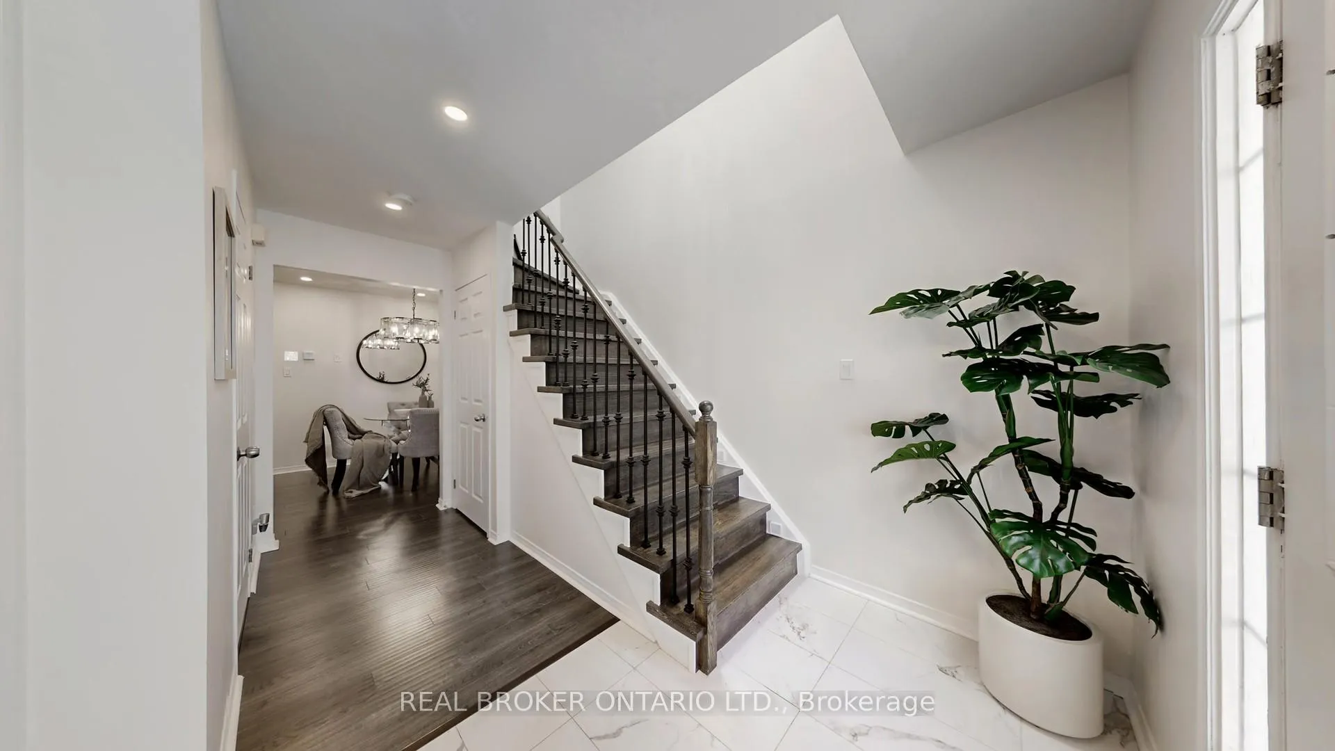 Photo 21 of 16 Wade Square, Clarington, Courtice — HOMEH