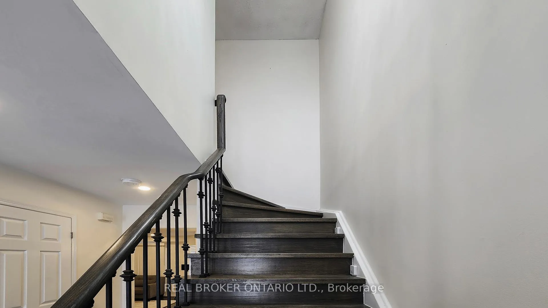 Photo 22 of 16 Wade Square, Clarington, Courtice — HOMEH